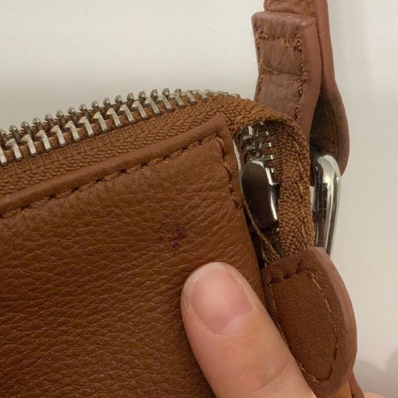 Danier leather crossbody - Picture 3 of 5